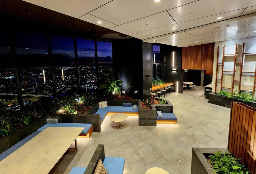 Luxurious 3 Bed Sky Home Retreat At Skytower Brisbane Exterior photo